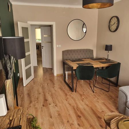 Apartament.Wolnosc Apartman Varsó Kültér fotó